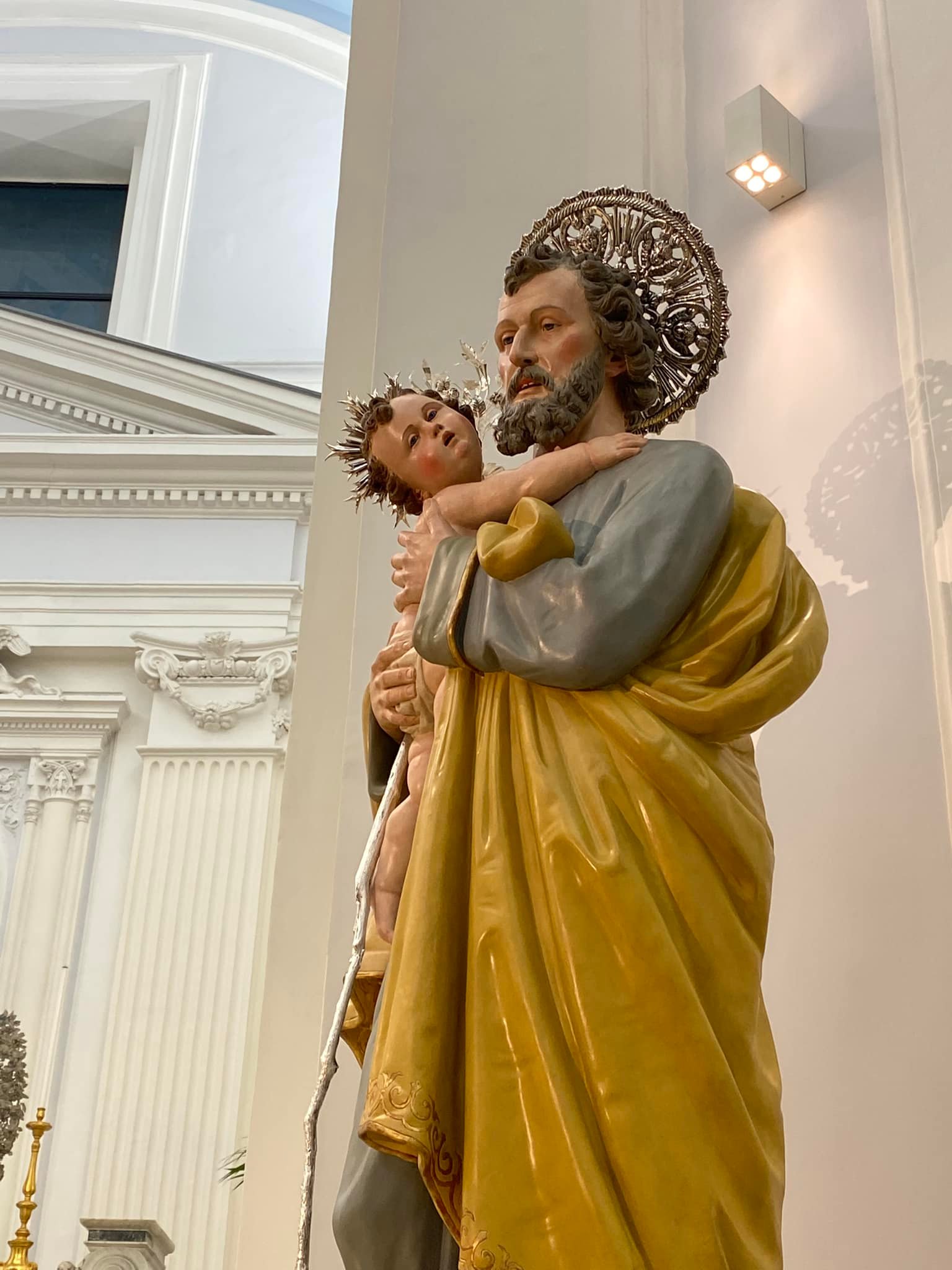 Un padre che abbraccia. La genitorialità sull’esempio di Giuseppe