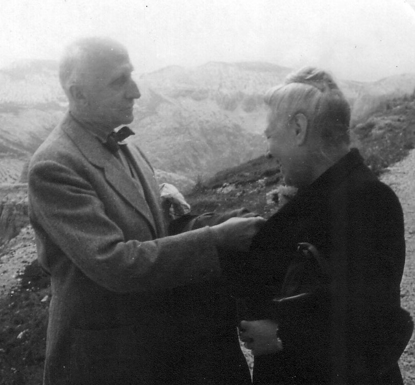 I coniugi Beltrame Quattrocchi sulla tomba di san Felice presbitero