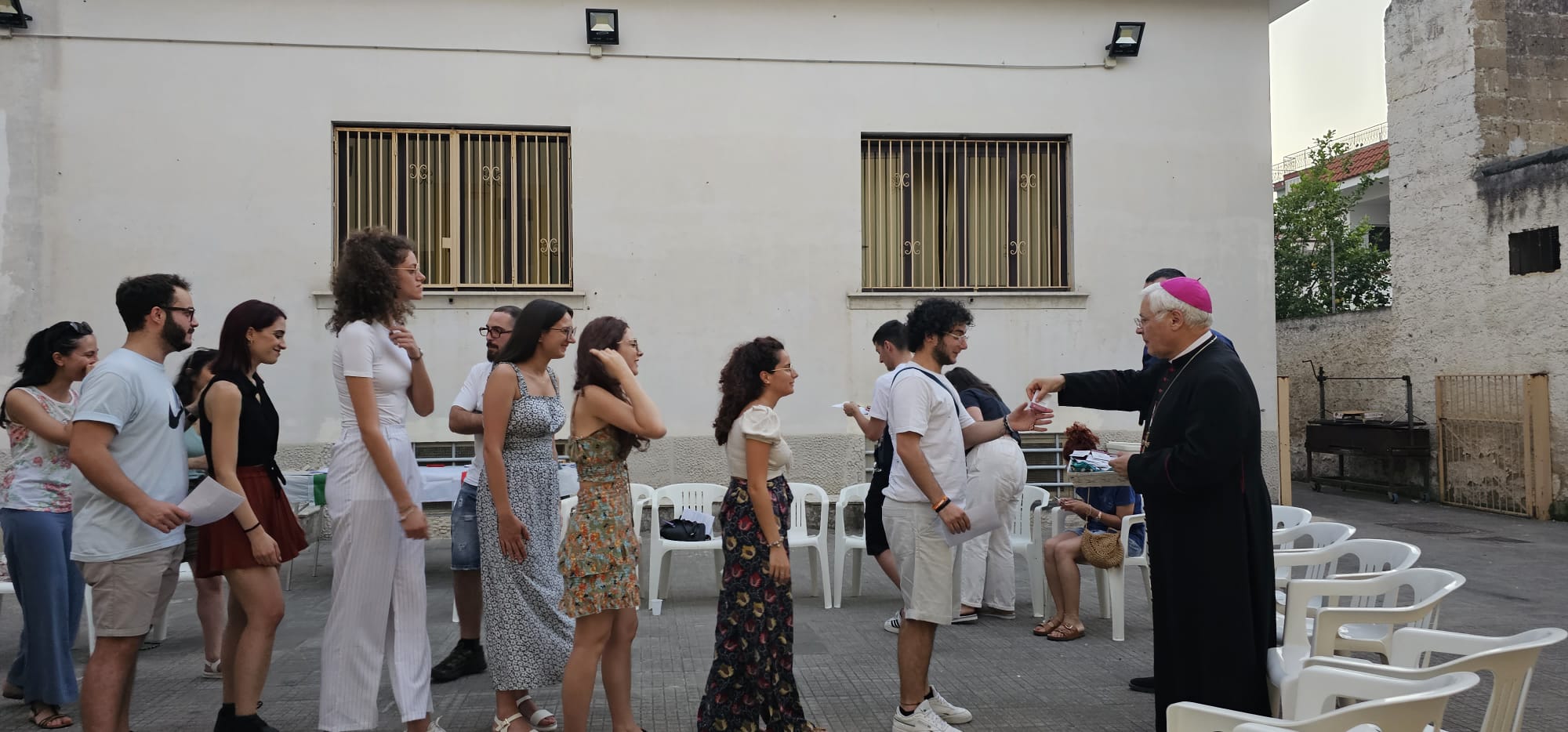 Il vescovo Marino con i giovani in partenza per Lisbona 