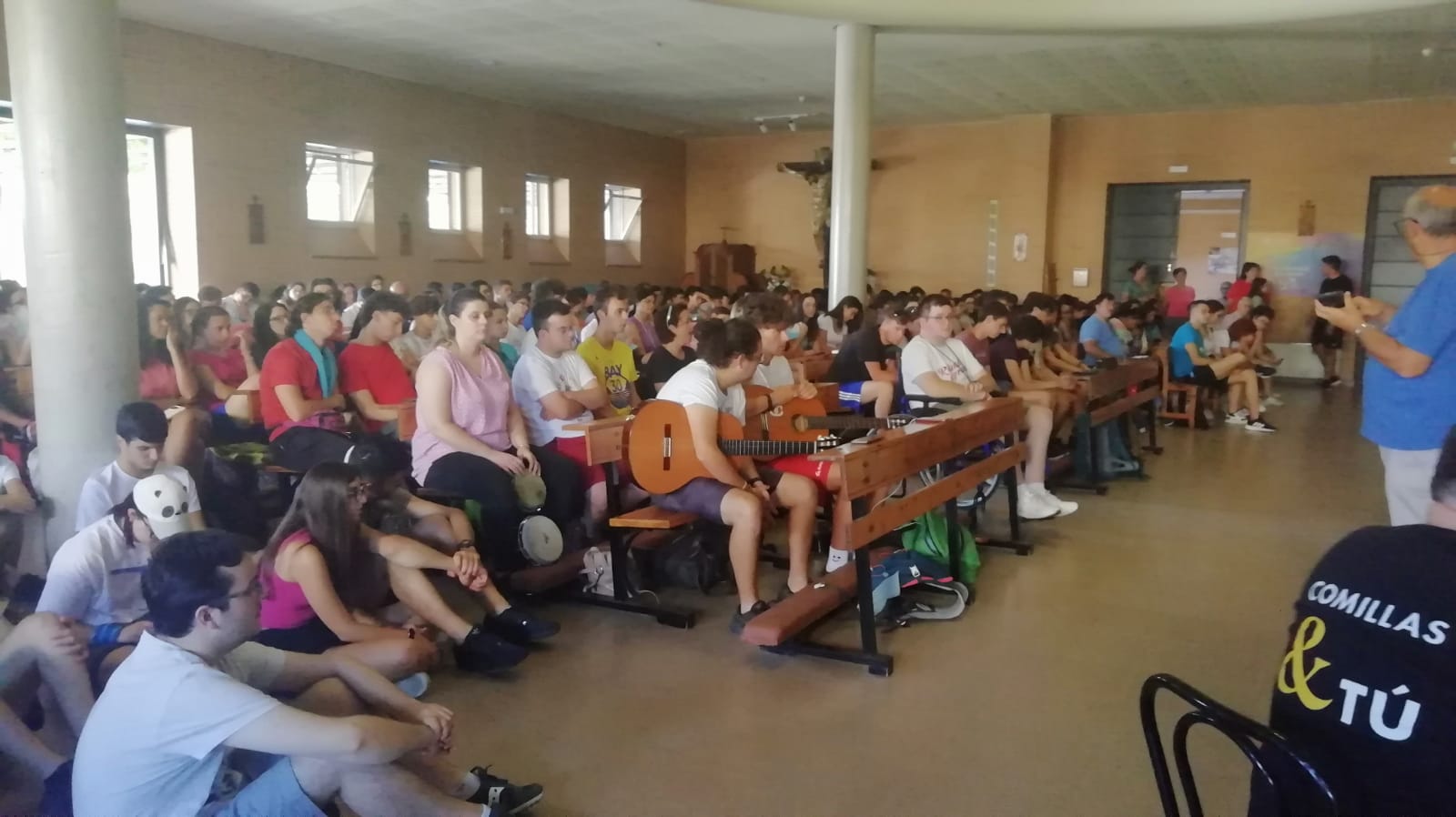 Giovani muridaldini alla catechesi di padre D'Oria