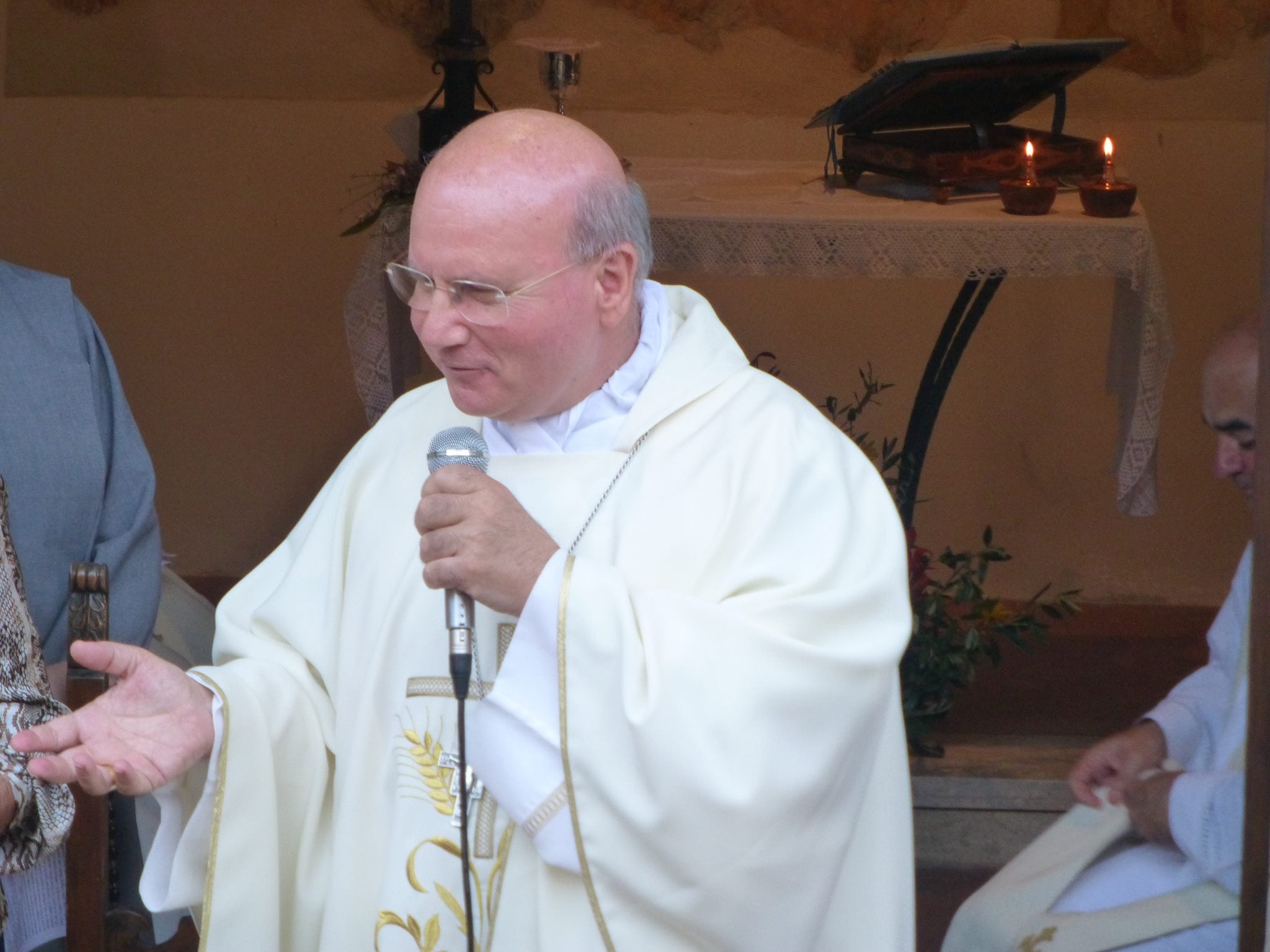 Il vescovo Sorrentino a Cimitile per San Paolino e Terasia