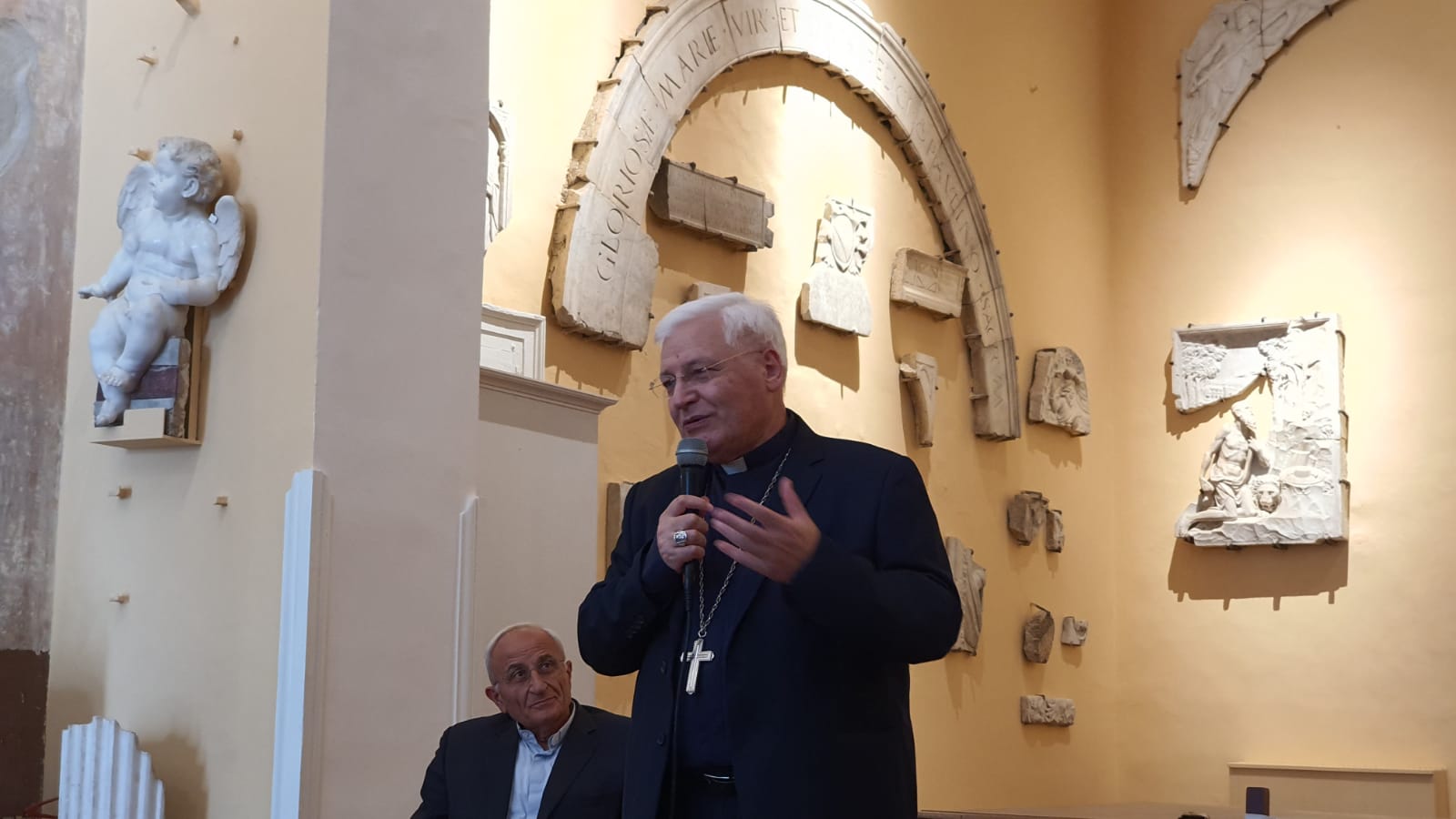 Il vescovo Francesco Marino