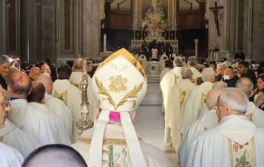 L'Eucaristia deve plasmare la vita del sacerdote