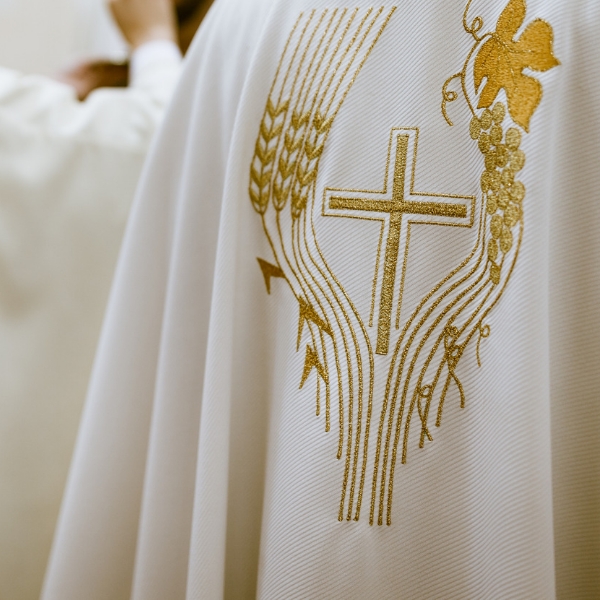 Scelto tra gli uomini per gli uomini