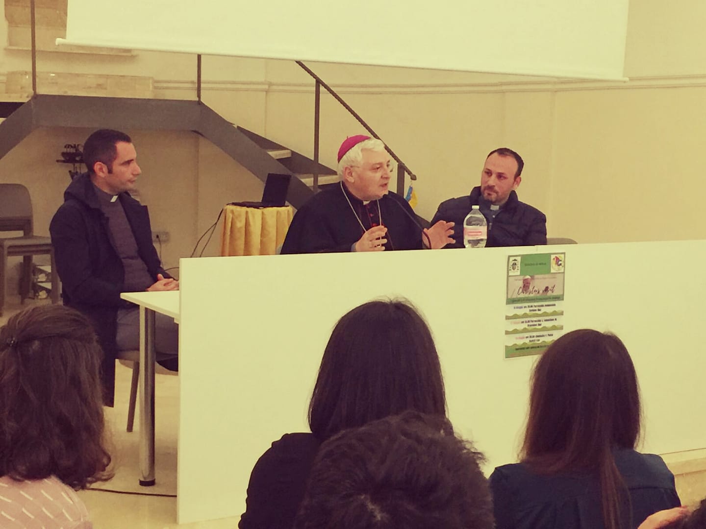 Secondo incontro dei giovani con il vescovo Marino