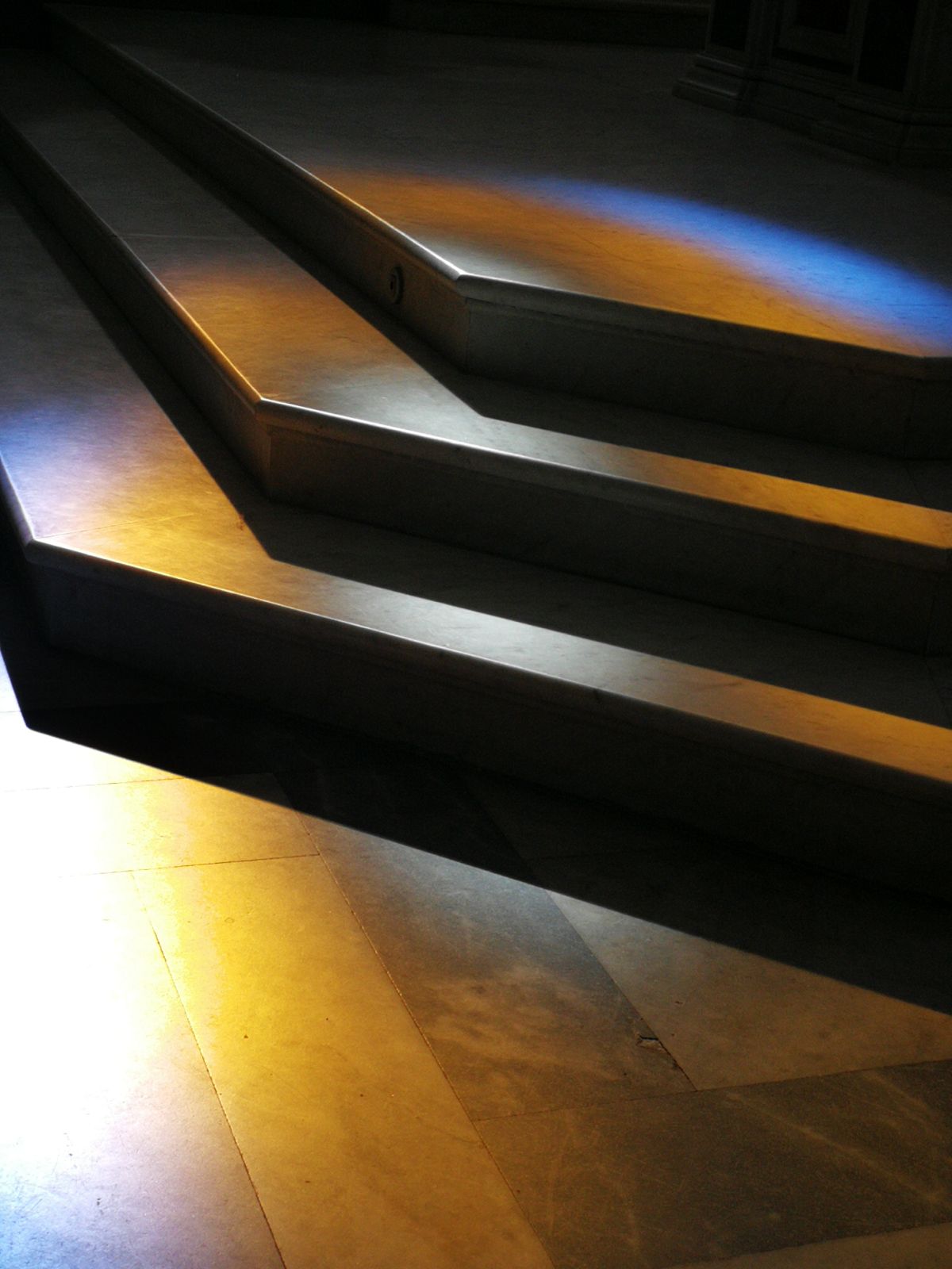 Vi benedico e vi abbraccio nella gioia pasquale