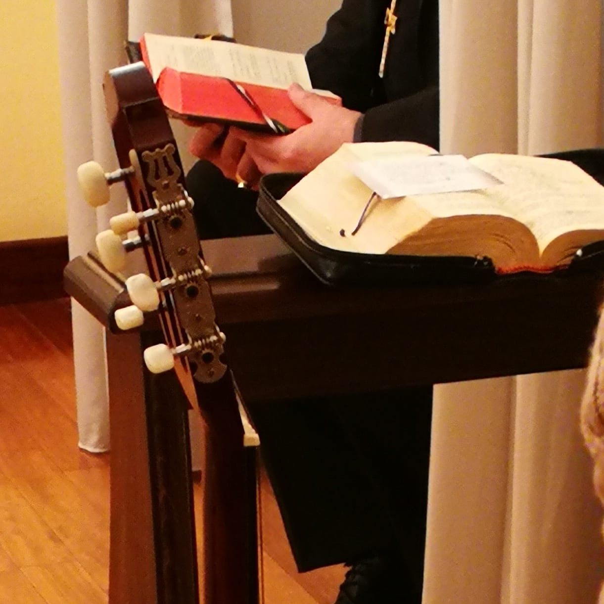 Secondo giorno di esercizi spirituali guidati dal vescovo